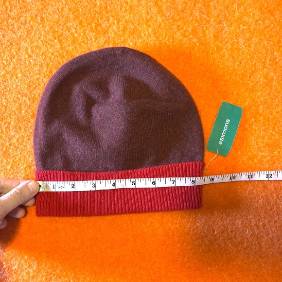 Mackie red and burgundy Maidens 100% lambswool tuque made in Scotland NWT - Picture 8 of 9